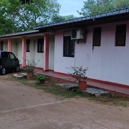 Isuruma Rest Kataragama Exterior foto